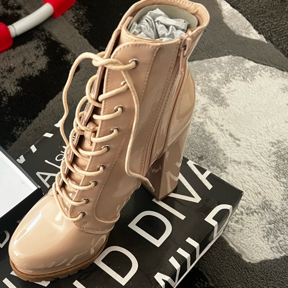 Heels - Picture 3 of 3